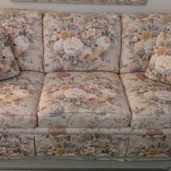 HIGHLAND HOUSE Sofa Couch Three Seater Floral Vintage PICK UP KINGS POINT SUN CITY