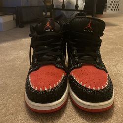 Jordan 1s size 6