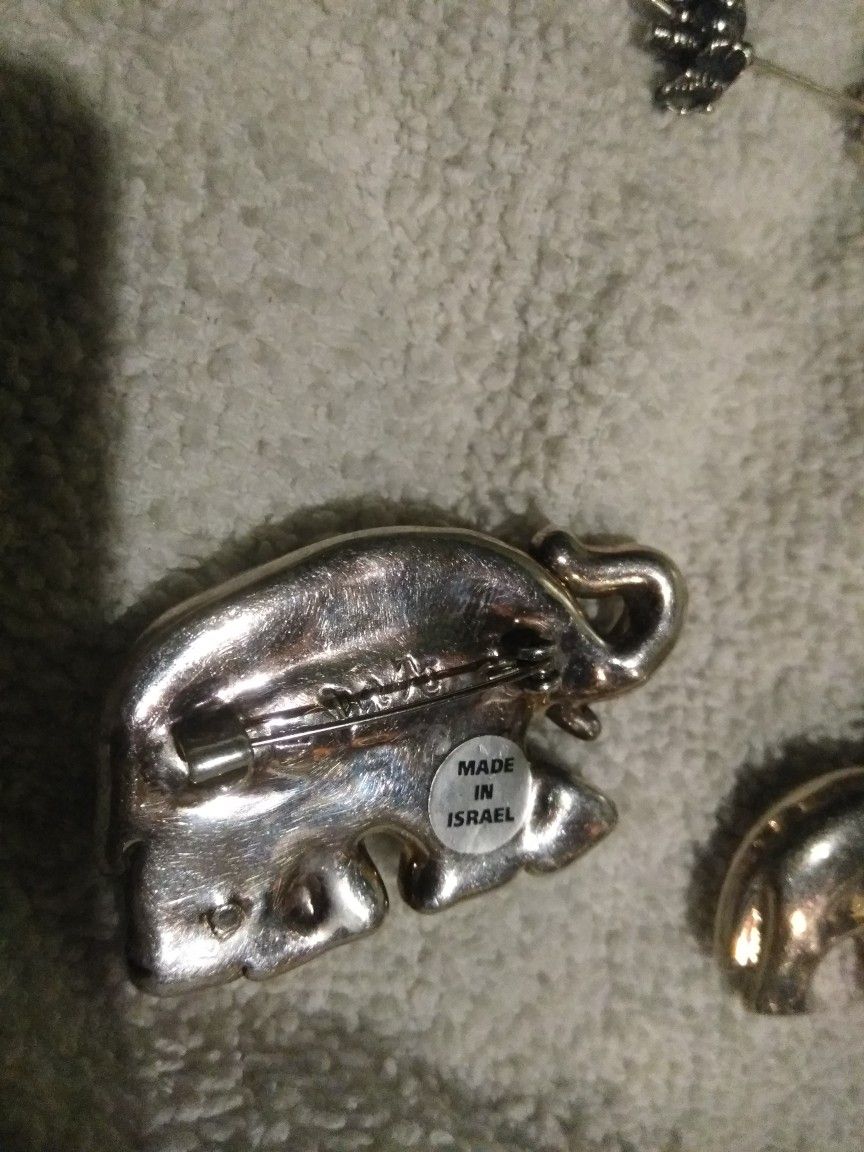 Bat Ami 925 elephant brooch