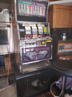 Double Diamond Deluxe 25¢ Slot Machine