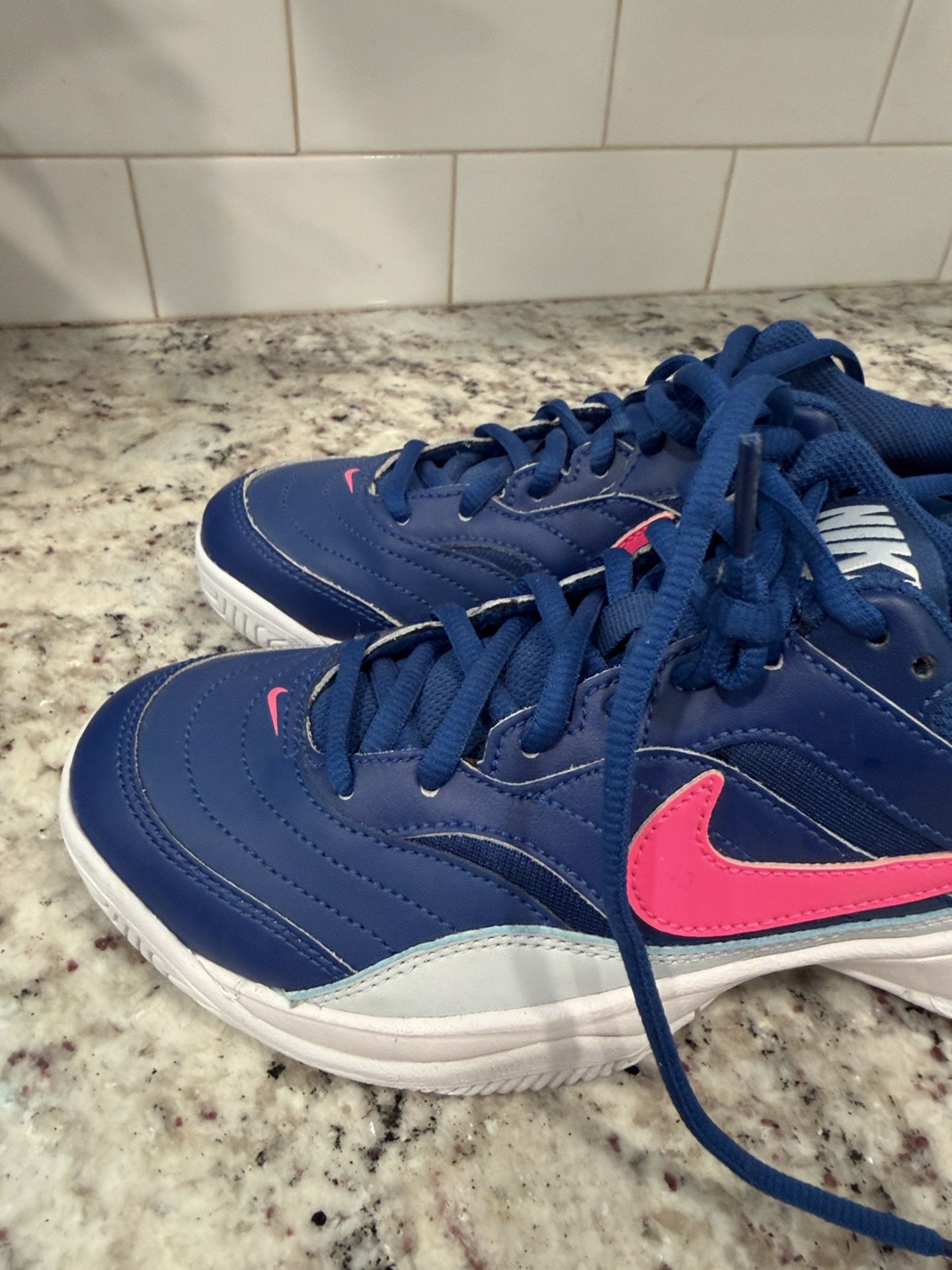 Nike Woman Sneakers Size 7.5