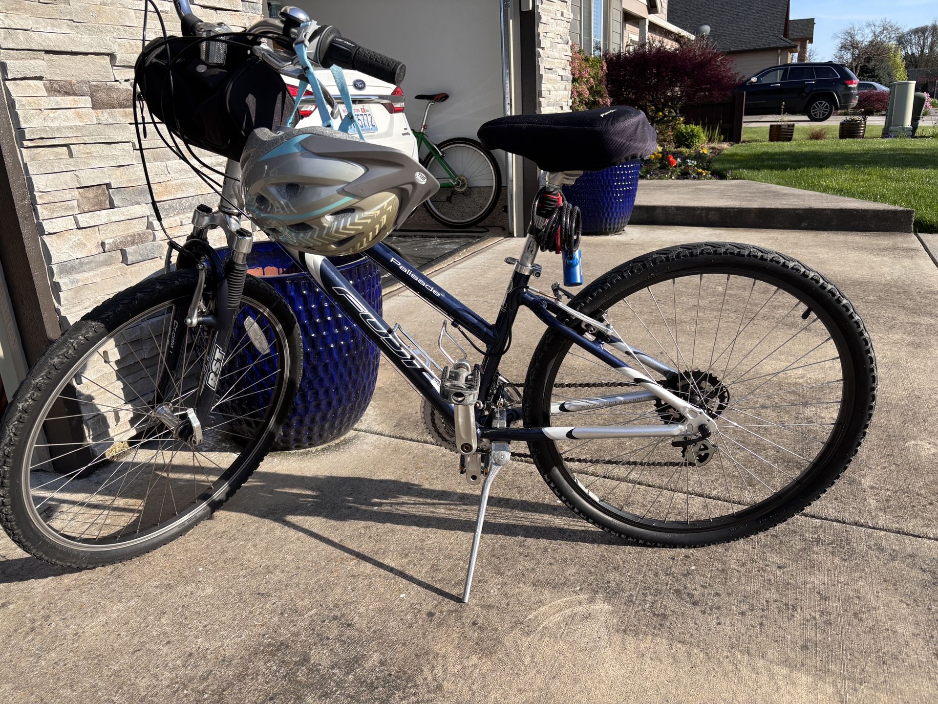 Woman’s Fuji Palisade 24”, 21 Speed Bike