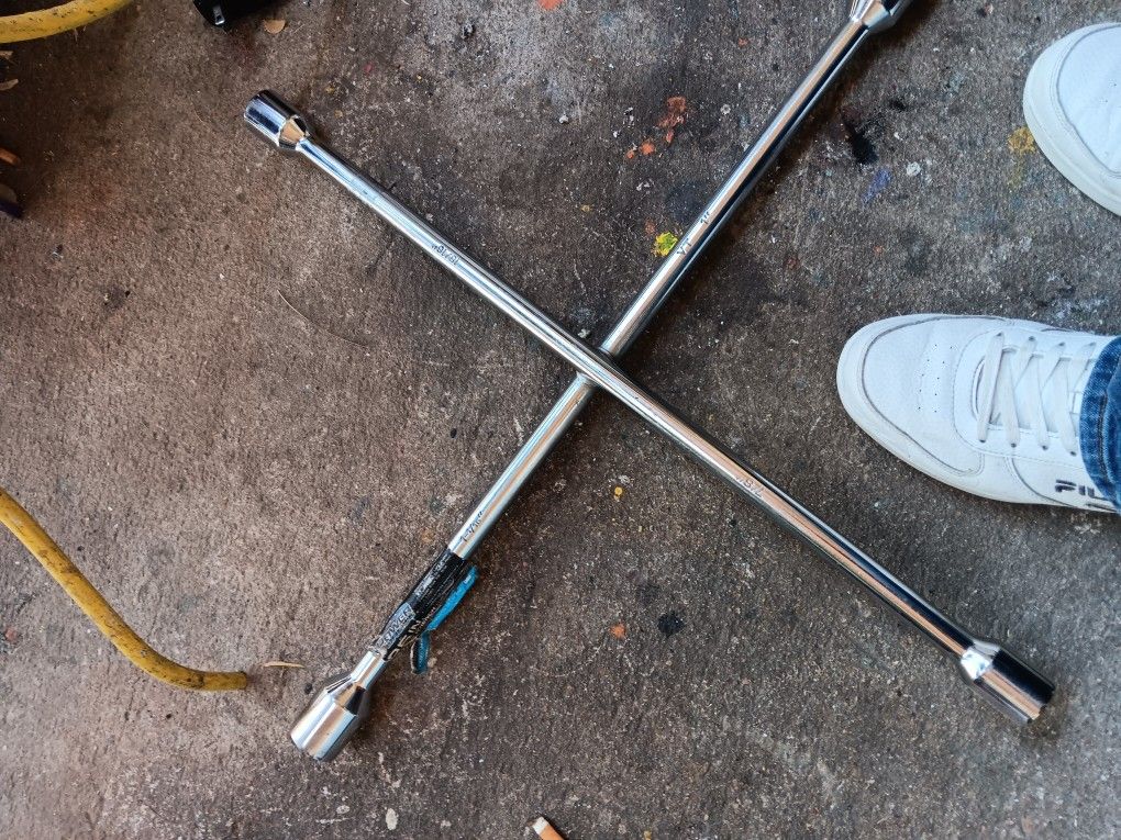 4 Way Tire Iron