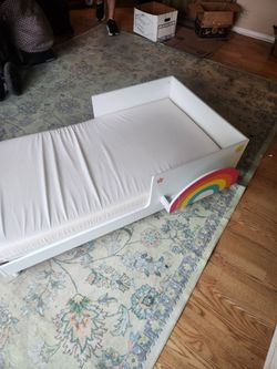 Toddler bed with toddler mattress/crib mattress