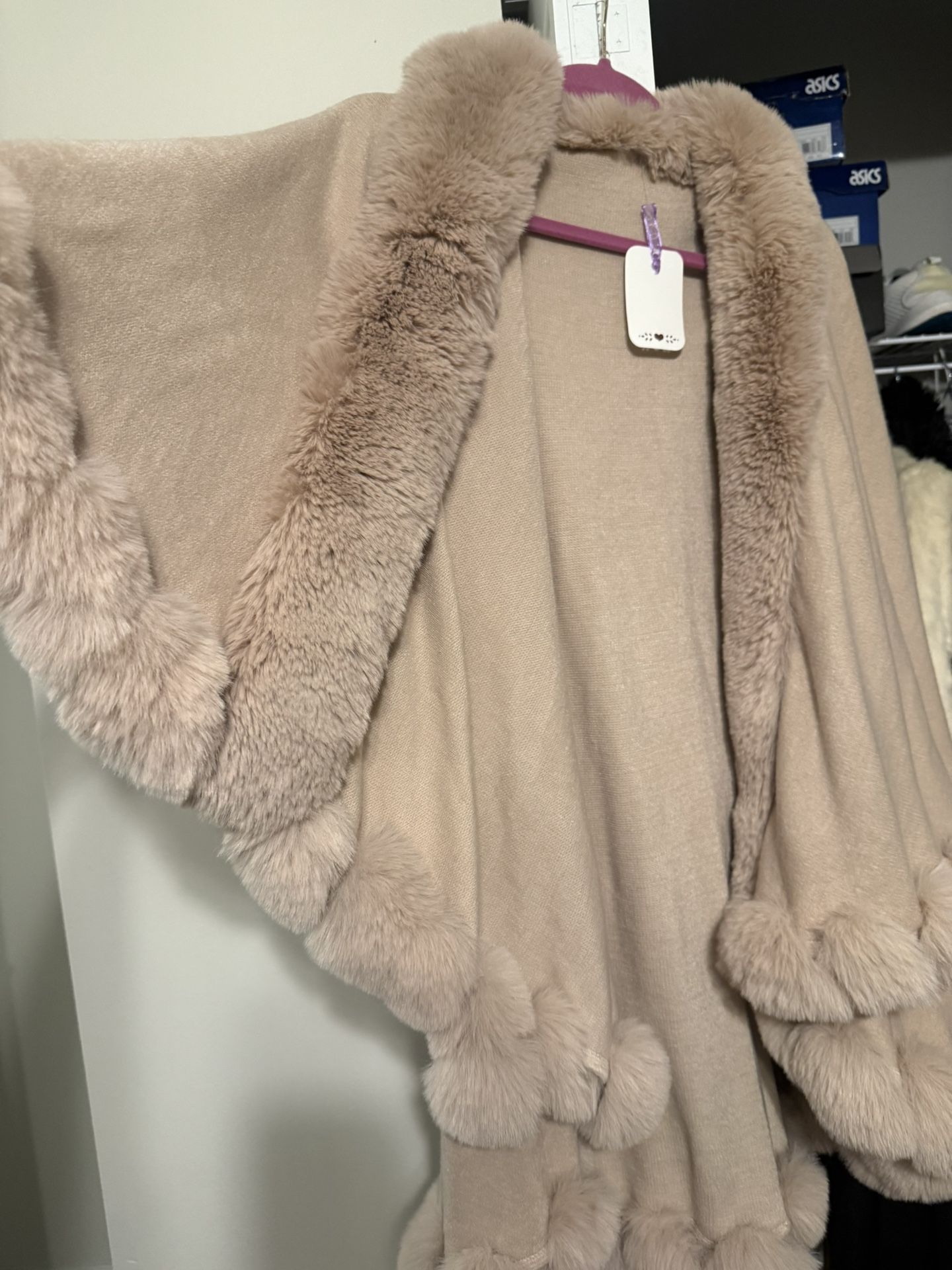 End Cape (has Place To Put Arms In 