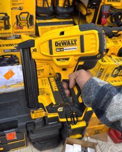 Dewalt 20v cordless 18ga stapler tool only