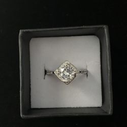 925 Silver Ring W/ Clear Stones - Size 6