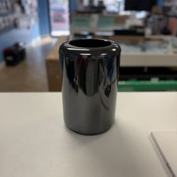 Mac Pro tower 3.5 6-core E5 32Gb Ram 1Tb ssd with Final Cut & Logic & Adobe