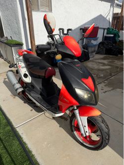 Red Whip-Sporty DE Tank 150 CC Tank Scooter