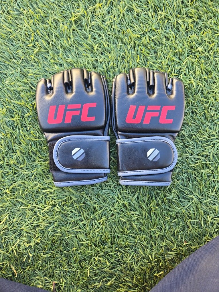 Ufc Gloves  M/L Size