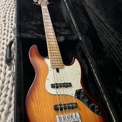 Sire Marcus Miller V8- 5 String Bass 