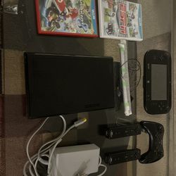 Nintendo Wii U Console Complete Set w/ 2 games