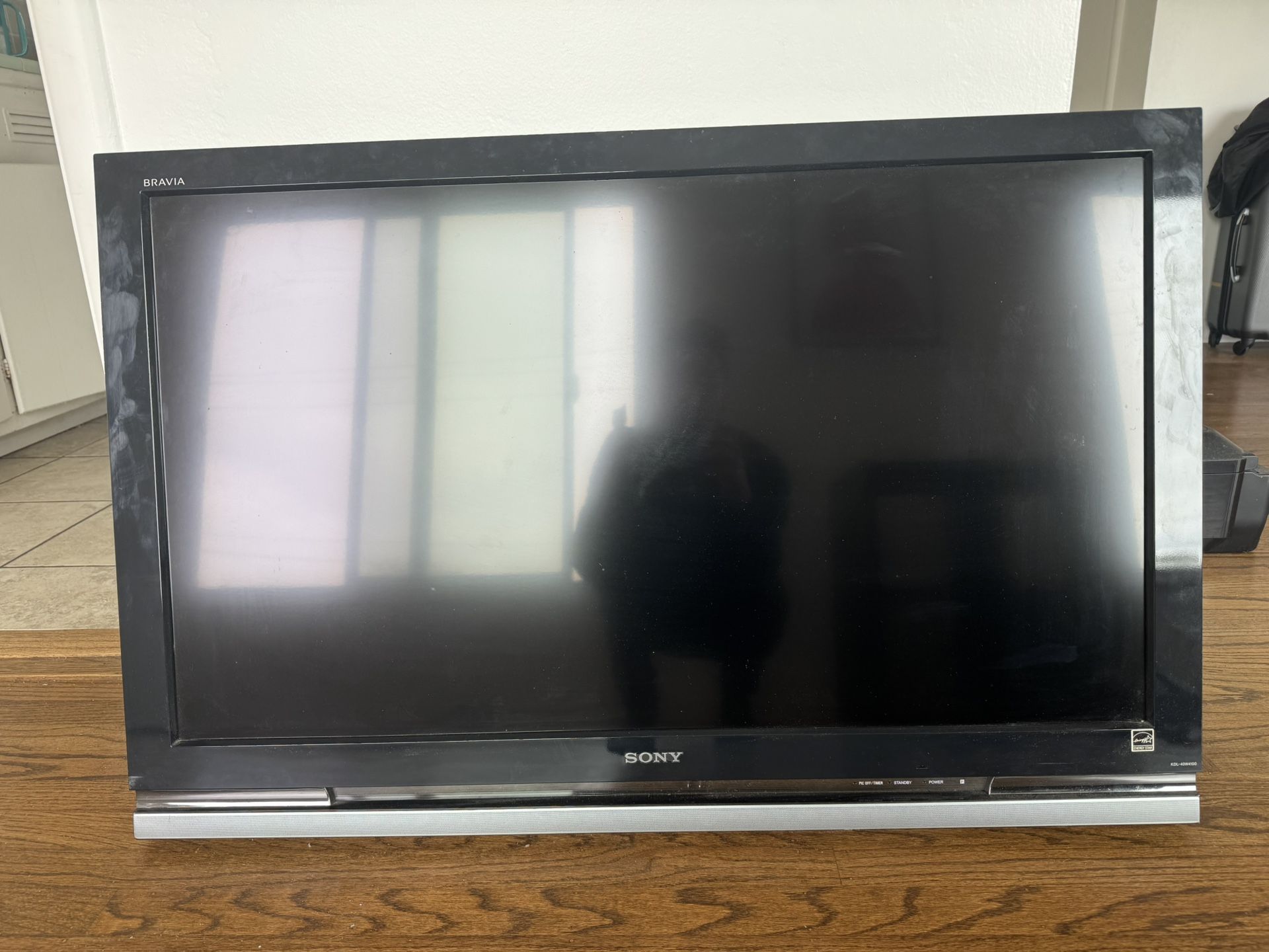 TV With Roku And Wall Mount