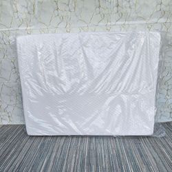 Queen Mattress, Memory Foam Mattress 10", Relieve Pressure with Medium Firm Support,82''L x 62''W, White
BRAND NEW