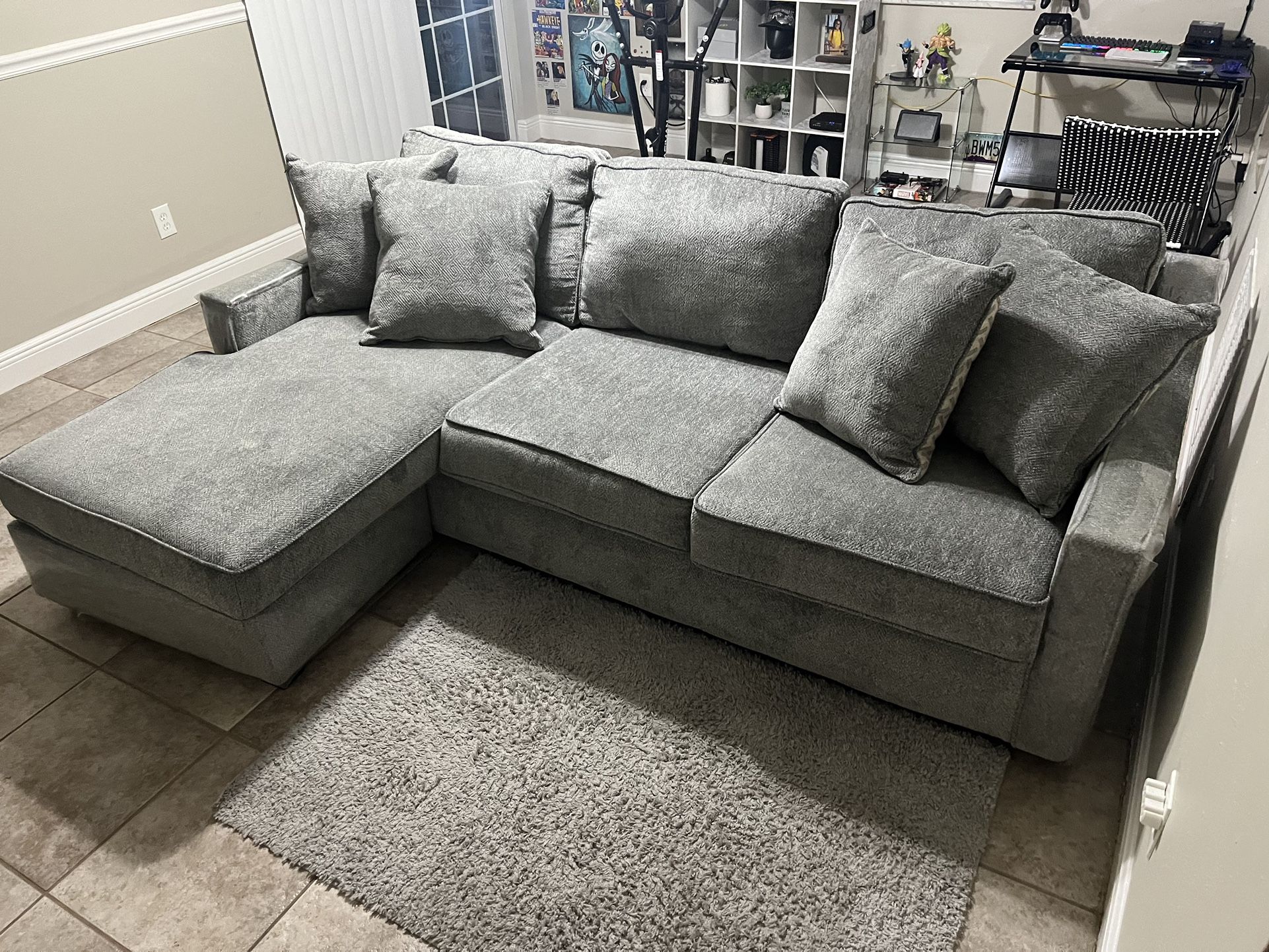 Like New Living Room Couch Set