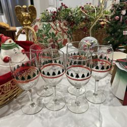 Holiday Christmas Glassware And Decor 