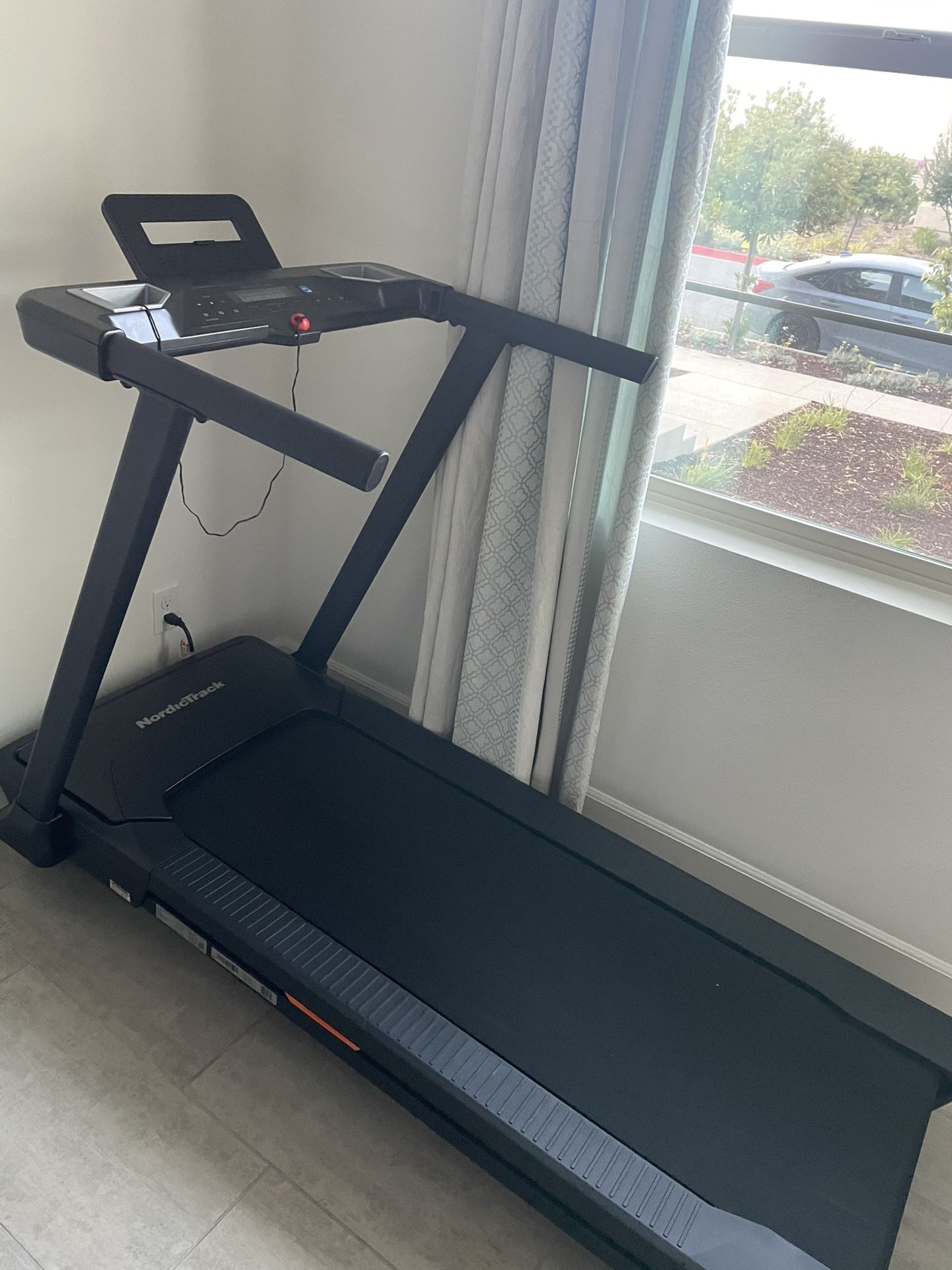 NordicTrack Treadmill-gently Used 