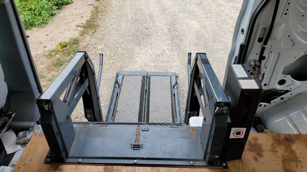 Ricon wheelchair lift for van for Sale in Bothell, WA OfferUp