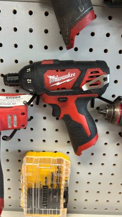 Milwaukee M12 Cordless Screwdriver Drill 2401-20
