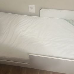 toddler bed with mattress