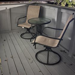 Outdoor Table And Chairs 