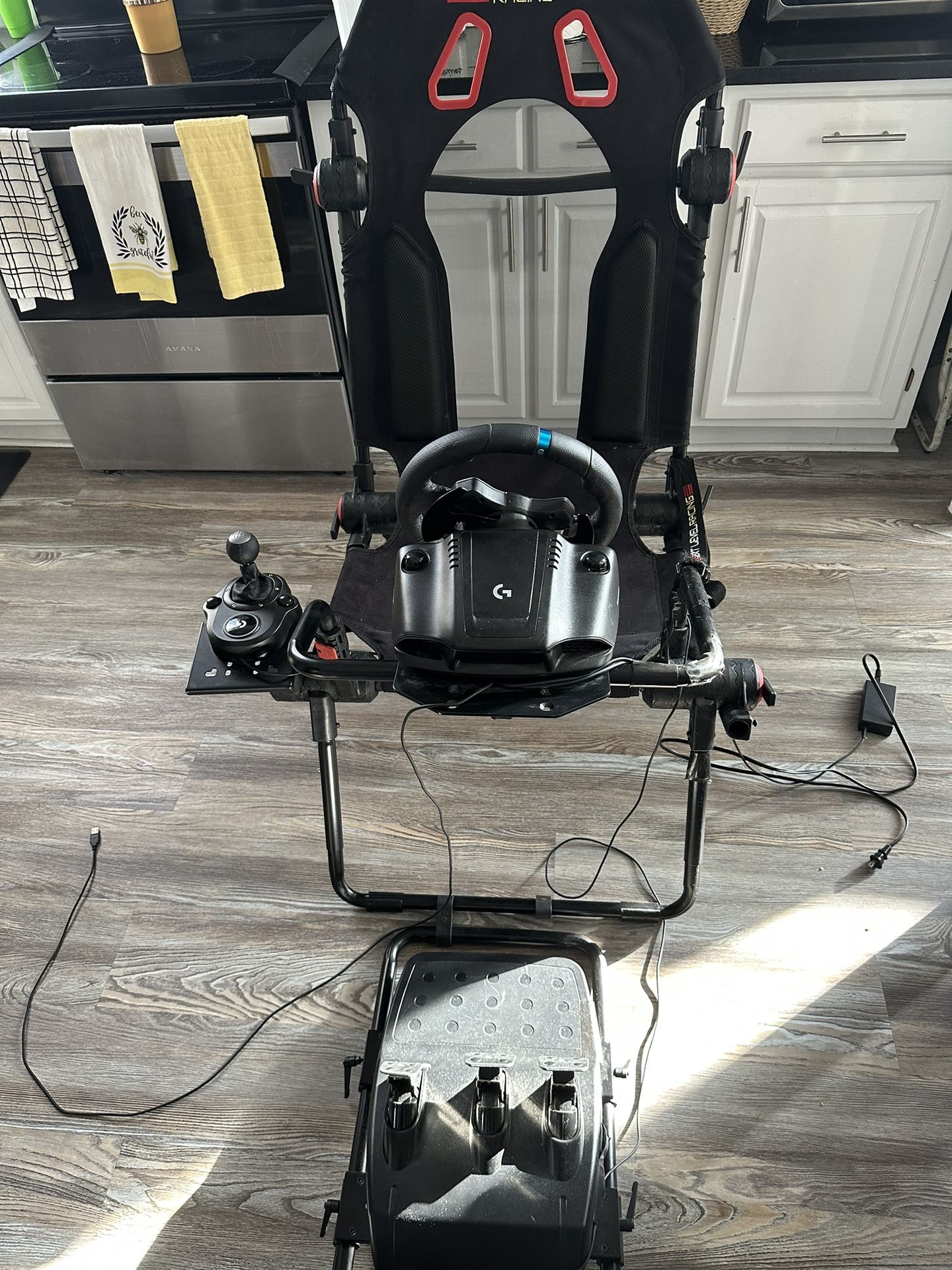 Logitech G G923 TRUEFORCE Sim Racing Wheel and Pedals for...