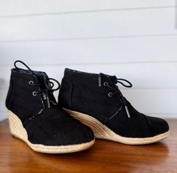 Toms  Desert Wedge Black Linen Lace up Bootie Size 5.5
