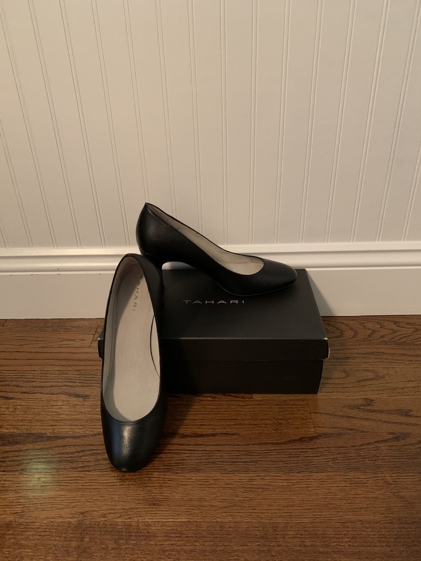 Tahari “Polly” Size 8 black leather block heels