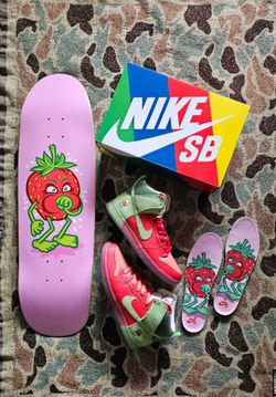 SB Dunk High Strawberry Cough Set
