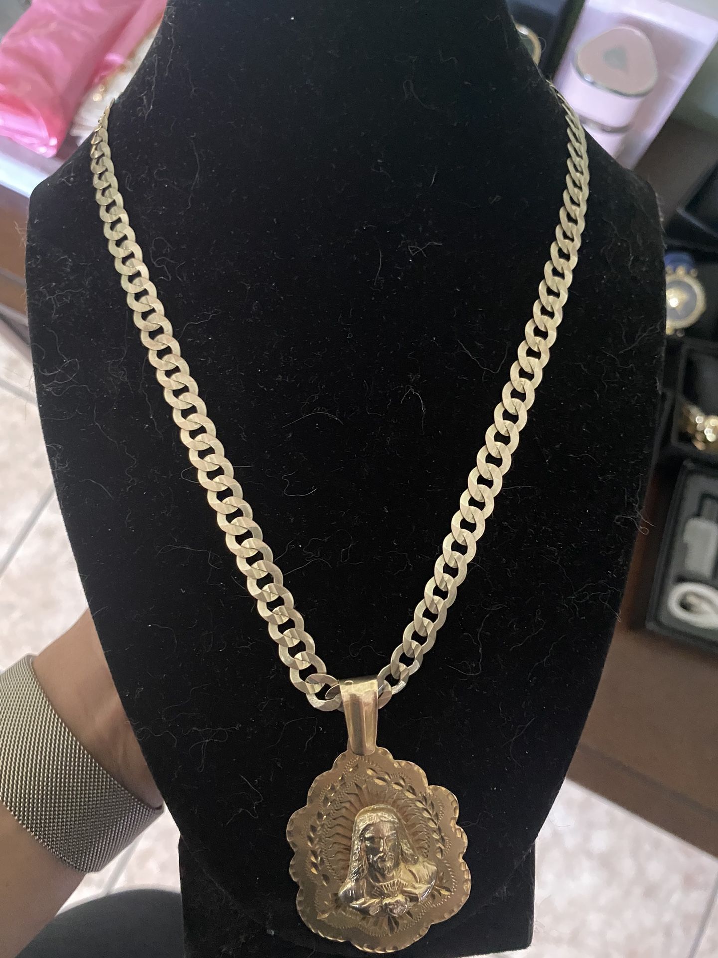 10k Gold Chain W/pendant