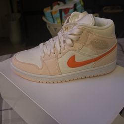 Women’s Air Jordan 1 Mid SE Orange Quartz