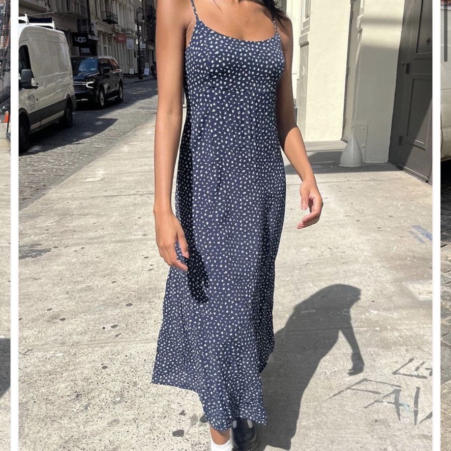 brandy melville blue floral dress Brandy Melville navy blue floral wrap dress