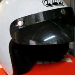 Motorcycle helmet