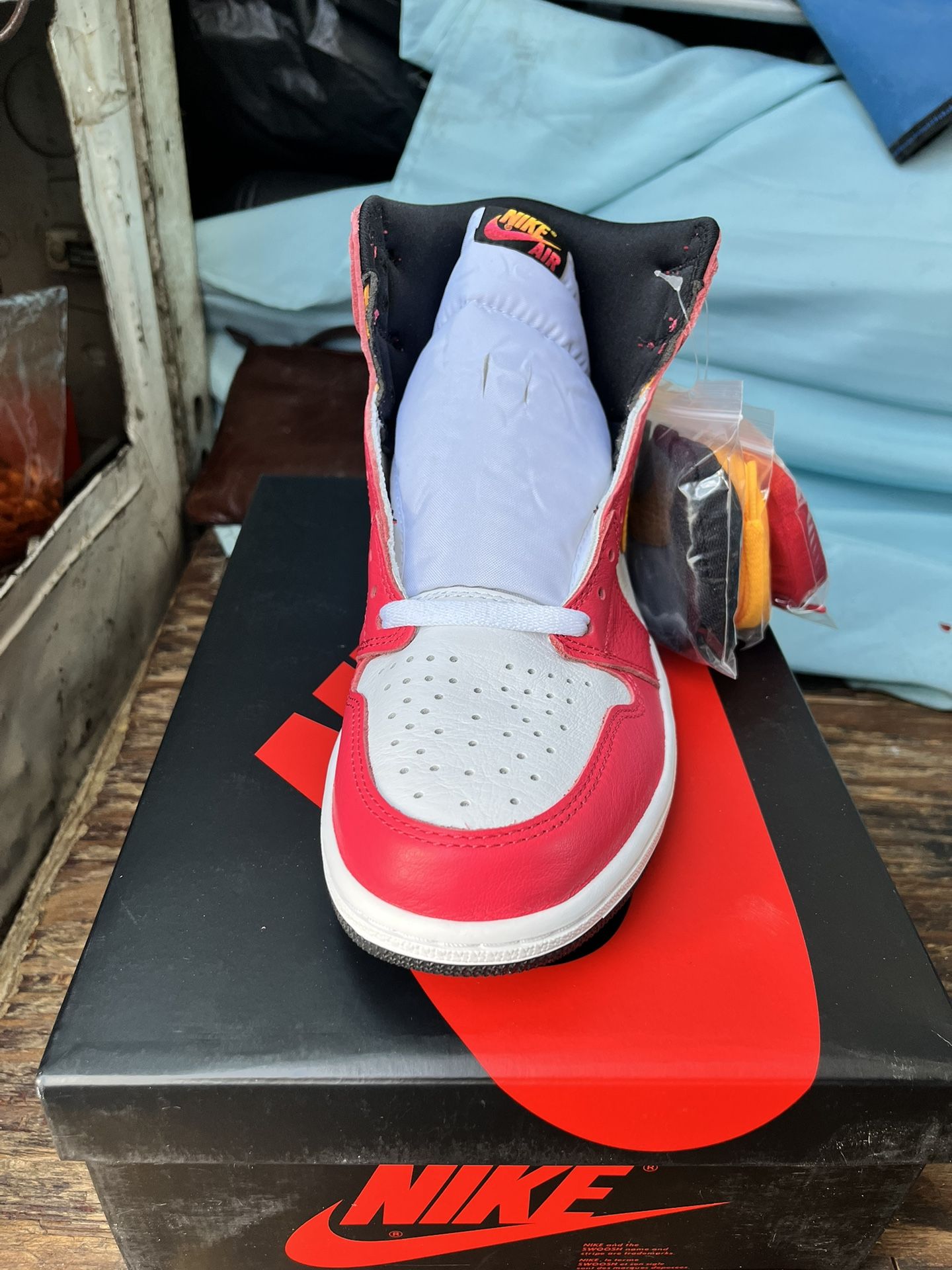 Air Jordan 1 Retro High OG Light Fusion Red