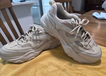Sketchers D' Lites Size 8