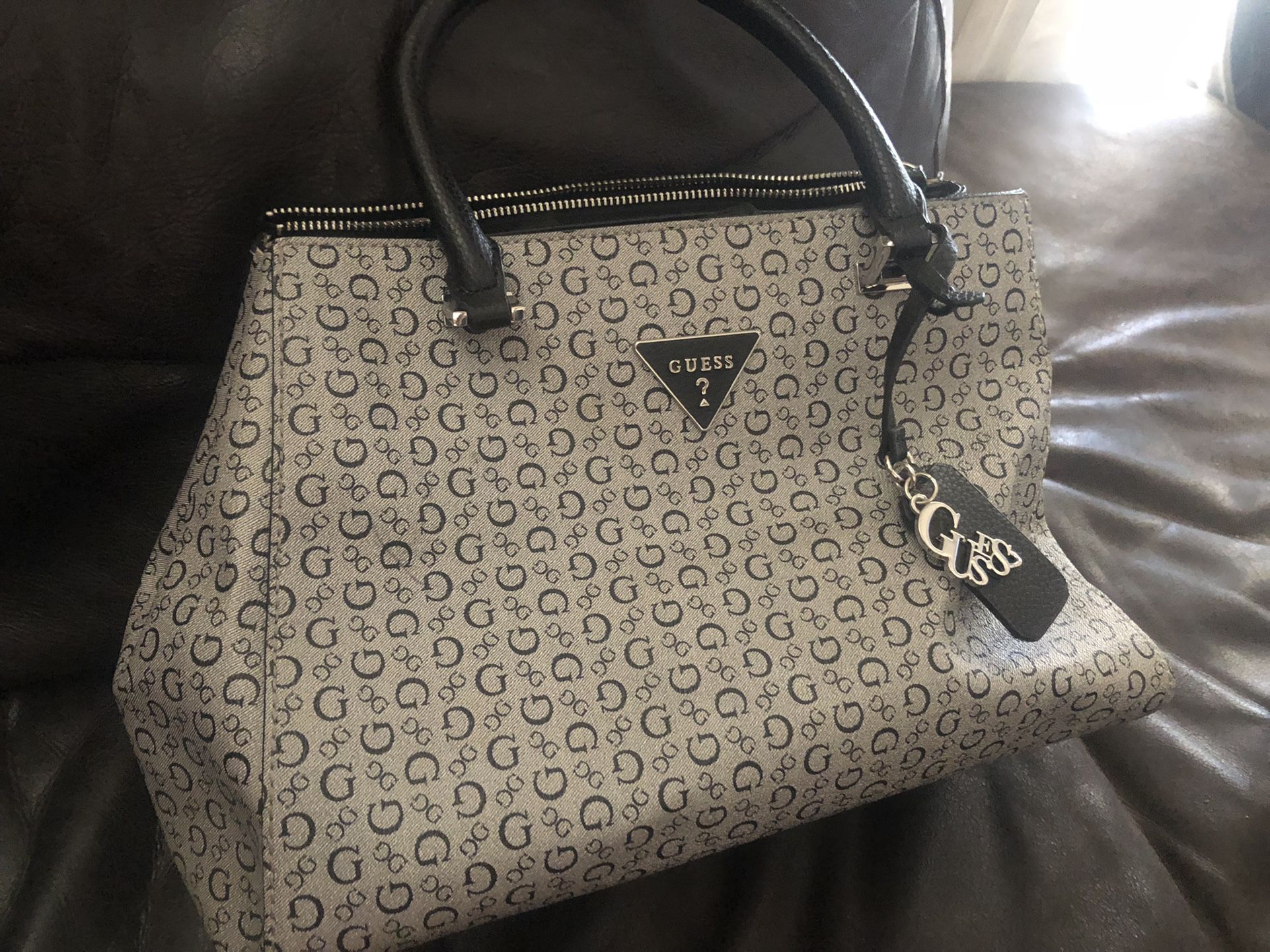 GUESS TOTE BAG for Sale in Los Angeles, CA - OfferUp