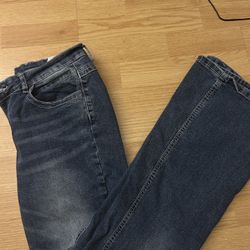 Y2k low rise flare jeans.