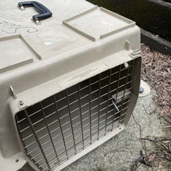 Medium Size Pet Kennel $10 