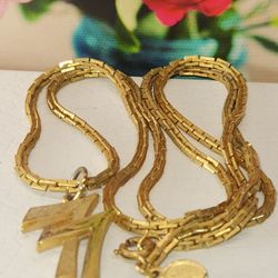 #1749, AVON VINTAGE 1960's necklace and pendant (signed) 10"in
