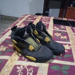 Air Jordan 4 Retro "Thunder