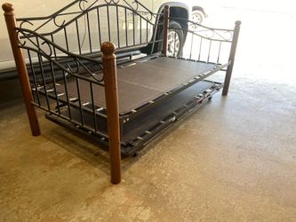 Day bed with trundle