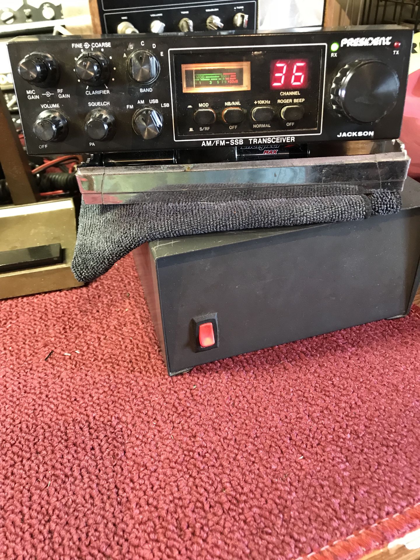 President Jackson mobile AM-FM-SSB CB Radio