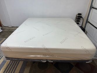 Like New! Saatva Contour5 King Mattress - Delivery Available