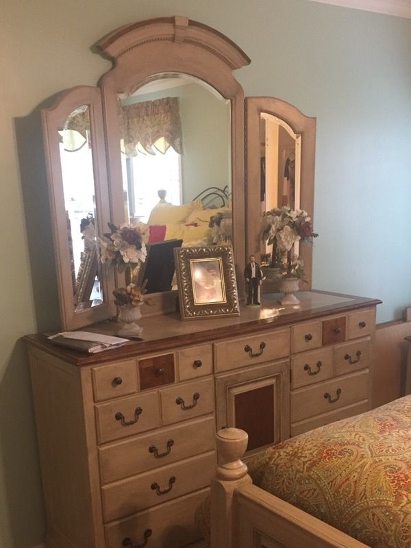King Size Oak Bedroom Suite Antiques Furniture In Liberty Sc King Size Oak Bedroom Suite Antiques Furniture In Liberty Sc Offerup