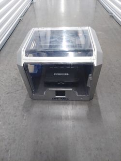 Dremel Idea Builder Model 3D40. 3D Printer. The Parts Alone are Worth a Few Hundred Dollars. 