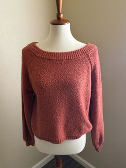 Woman’s Hollister Sweater XS