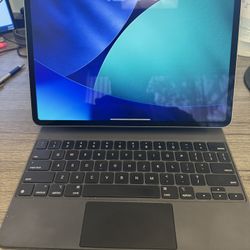 iPad Air 13 M3 WiFi + Cellular With Magic Keyboard 