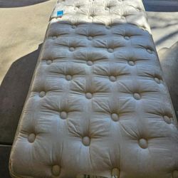 Twin Mattress With Metal Bed Frame 
