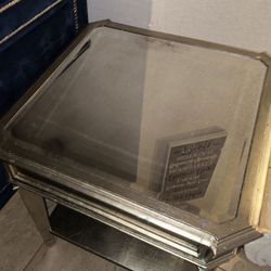 2 Z Gallery Regal End Tables