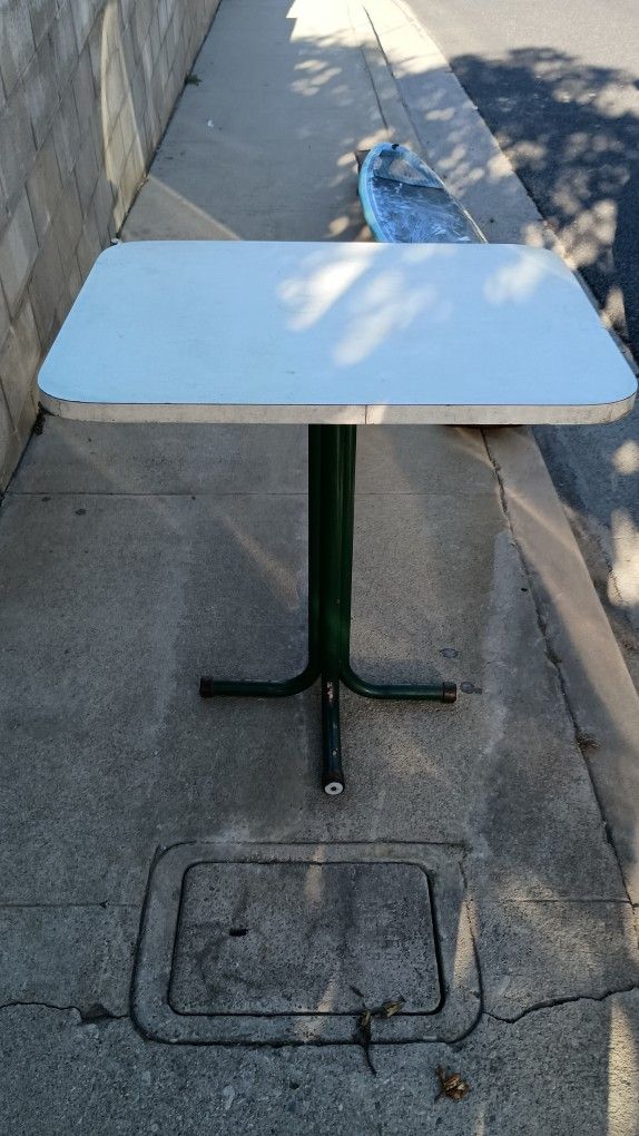 VINTAGE 1960s FORMICA TABLE SMALL 2.5 FT LONG X 2 FT WIDE